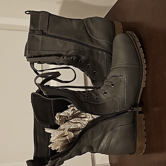 Nwot HAVE POCKETS combat style boots - Picture 3 of 8